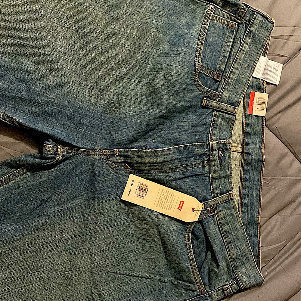Mens Levi’s 559 38x34 straight leg. NTW